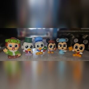 Disney Doorables Mickeys Christmas Carol Set. 6 Figures